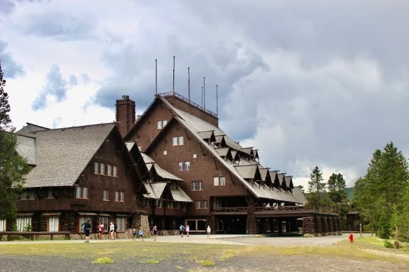 Where To Stay Outside Of Yellowstone National Park